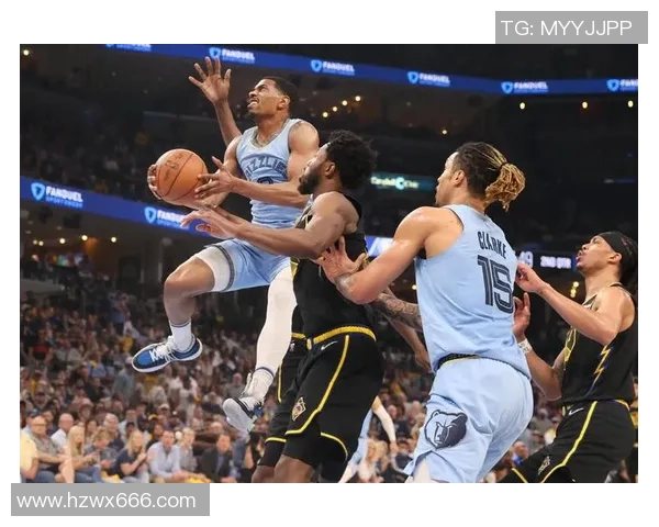 勇士与雄鹿激战正酣NBA直播精彩瞬间回顾与分析